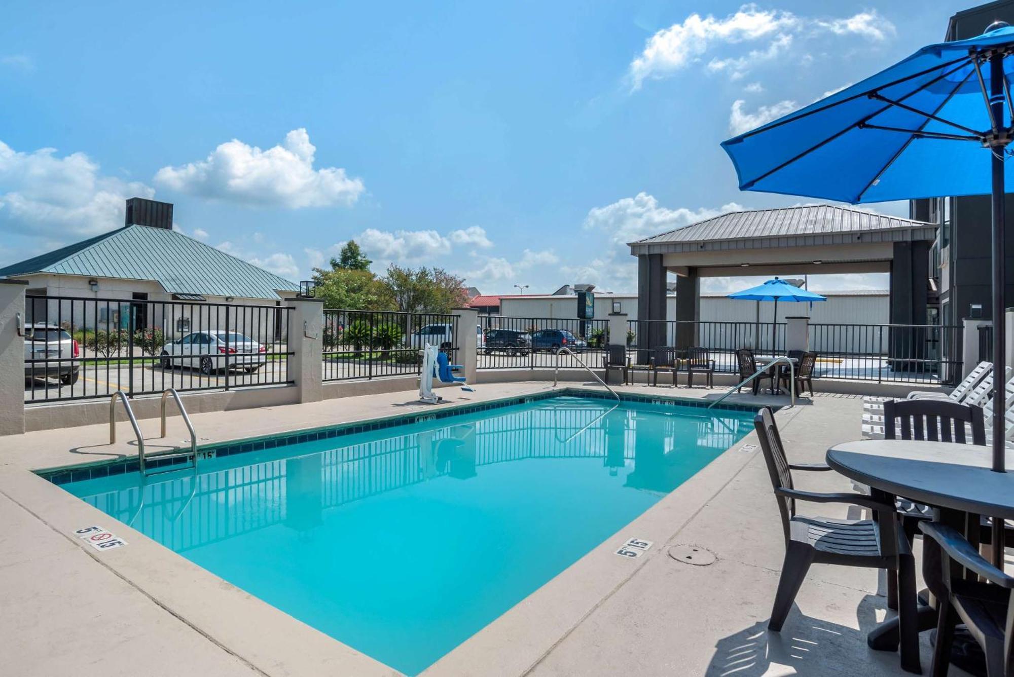 Quality Suites Baton Rouge East - Denham Springs Exterior foto
